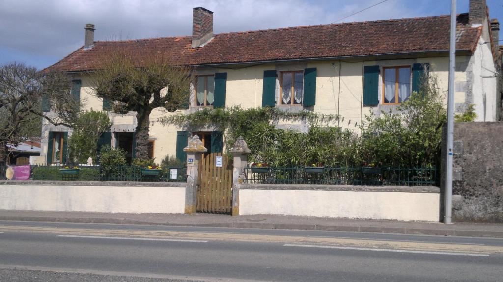 Bouresse La Maison Jaune B&B 외부 사진